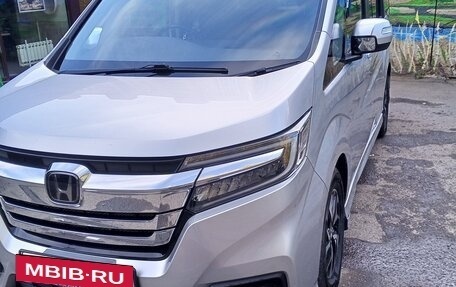 Honda Stepwgn IV, 2017 год, 2 090 000 рублей, 2 фотография