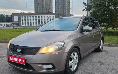 KIA cee'd I рестайлинг, 2011 год, 650 000 рублей, 1 фотография