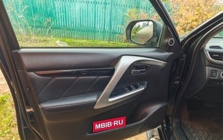 Mitsubishi Pajero Sport III рестайлинг, 2017 год, 2 100 000 рублей, 4 фотография