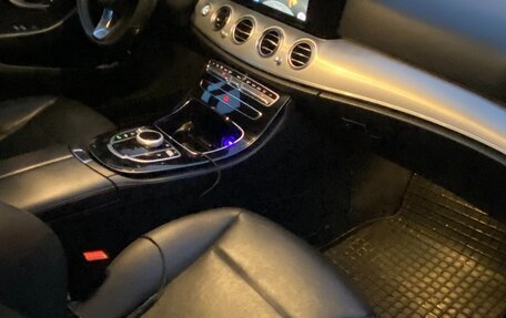 Mercedes-Benz E-Класс, 2017 год, 1 800 000 рублей, 10 фотография