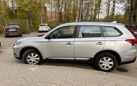 Mitsubishi Outlander III рестайлинг 3, 2019 год, 1 782 000 рублей, 6 фотография