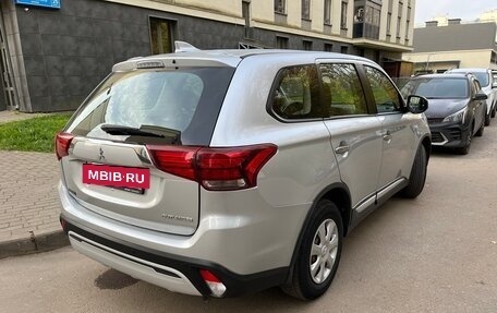 Mitsubishi Outlander III рестайлинг 3, 2019 год, 1 782 000 рублей, 4 фотография