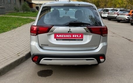 Mitsubishi Outlander III рестайлинг 3, 2019 год, 1 782 000 рублей, 5 фотография