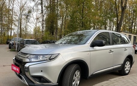 Mitsubishi Outlander III рестайлинг 3, 2019 год, 1 782 000 рублей, 1 фотография