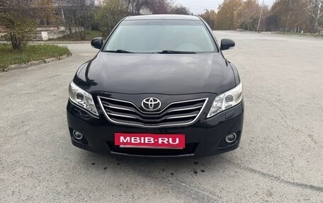Toyota Camry, 2011 год, 1 050 000 рублей, 2 фотография