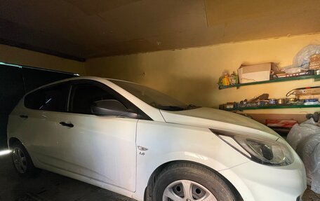 Hyundai Solaris II рестайлинг, 2012 год, 1 000 000 рублей, 3 фотография