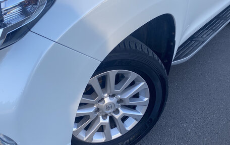 Toyota Land Cruiser Prado 150 рестайлинг 2, 2017 год, 4 384 000 рублей, 3 фотография