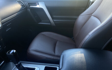Toyota Land Cruiser Prado 150 рестайлинг 2, 2017 год, 4 384 000 рублей, 12 фотография