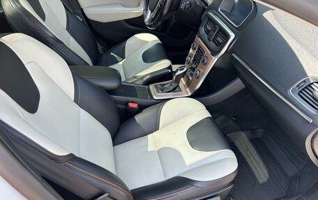 Volvo V40 Cross Country I, 2014 год, 2 000 000 рублей, 13 фотография