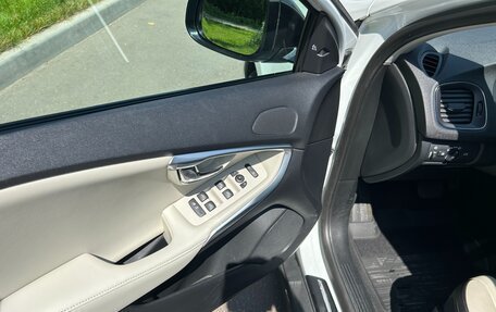 Volvo V40 Cross Country I, 2014 год, 2 000 000 рублей, 10 фотография