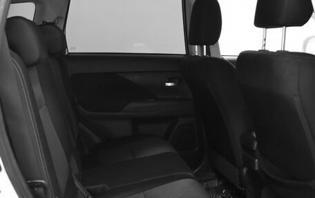 Mitsubishi Outlander III рестайлинг 3, 2017 год, 1 340 000 рублей, 11 фотография