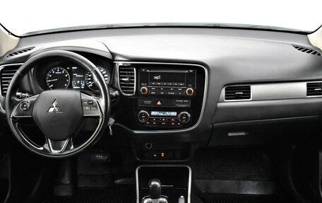 Mitsubishi Outlander III рестайлинг 3, 2017 год, 1 340 000 рублей, 5 фотография