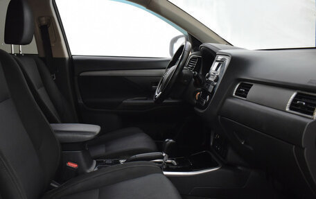 Mitsubishi Outlander III рестайлинг 3, 2017 год, 1 340 000 рублей, 10 фотография