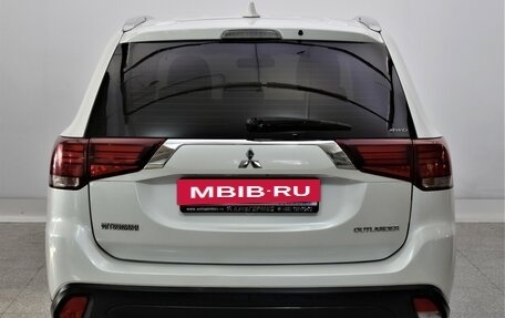 Mitsubishi Outlander III рестайлинг 3, 2017 год, 1 340 000 рублей, 3 фотография