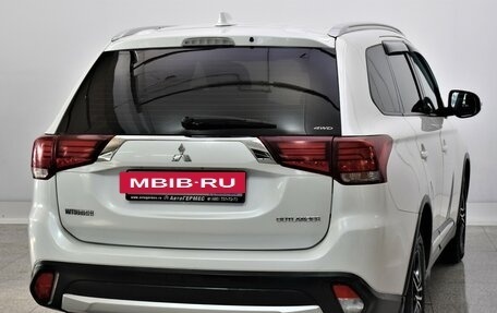 Mitsubishi Outlander III рестайлинг 3, 2017 год, 1 340 000 рублей, 4 фотография