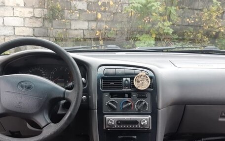 Toyota Avensis III рестайлинг, 1998 год, 250 000 рублей, 2 фотография