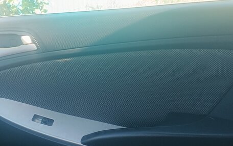 Hyundai Solaris II рестайлинг, 2011 год, 500 000 рублей, 11 фотография