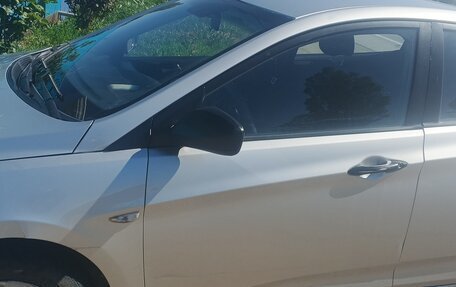 Hyundai Solaris II рестайлинг, 2011 год, 500 000 рублей, 7 фотография