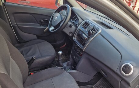 Renault Logan II, 2017 год, 340 000 рублей, 3 фотография