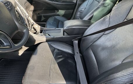 Hyundai Sonata VI, 2010 год, 915 000 рублей, 24 фотография