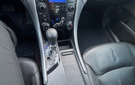 Hyundai Sonata VI, 2010 год, 915 000 рублей, 31 фотография