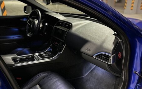 Jaguar XE I рестайлинг, 2017 год, 2 500 000 рублей, 15 фотография