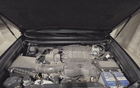 Toyota Land Cruiser Prado 150 рестайлинг 2, 2015 год, 4 198 000 рублей, 28 фотография