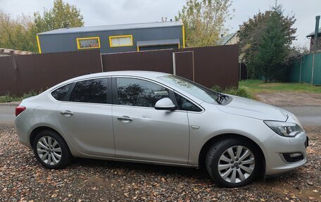 Opel Astra J, 2013 год, 620 000 рублей, 2 фотография