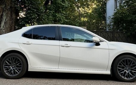 Toyota Camry, 2018 год, 2 390 000 рублей, 6 фотография