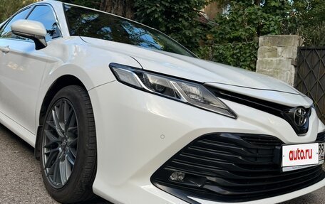 Toyota Camry, 2018 год, 2 390 000 рублей, 3 фотография