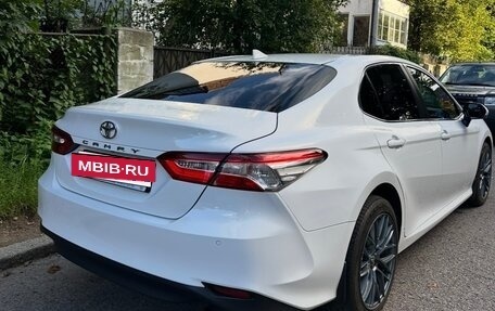 Toyota Camry, 2018 год, 2 390 000 рублей, 5 фотография