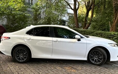 Toyota Camry, 2018 год, 2 390 000 рублей, 11 фотография