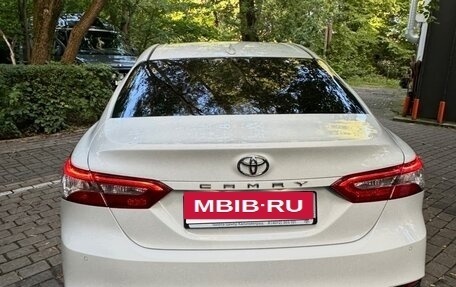 Toyota Camry, 2018 год, 2 390 000 рублей, 10 фотография
