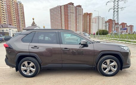 Toyota RAV4, 2020 год, 2 950 000 рублей, 4 фотография