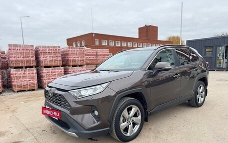 Toyota RAV4, 2020 год, 2 950 000 рублей, 9 фотография