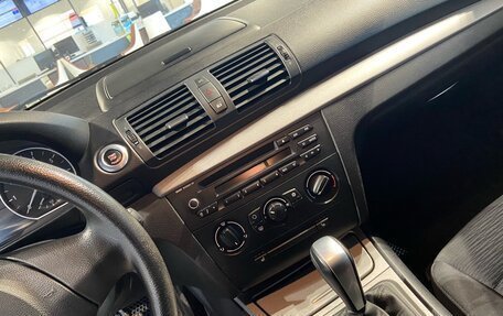 BMW 1 серия, 2011 год, 690 000 рублей, 22 фотография