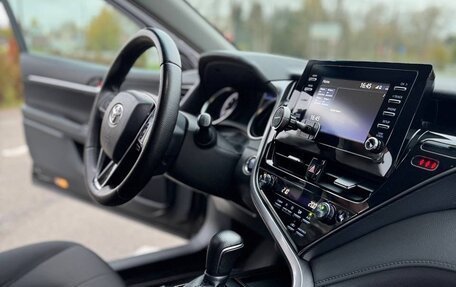 Toyota Camry, 2021 год, 1 950 000 рублей, 8 фотография