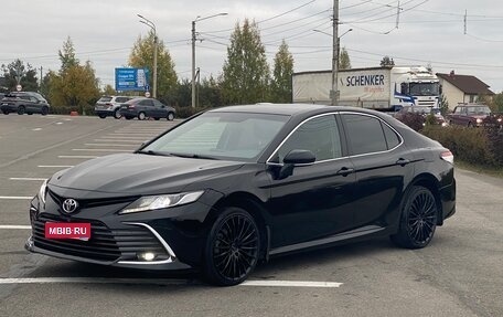 Toyota Camry, 2021 год, 1 950 000 рублей, 1 фотография