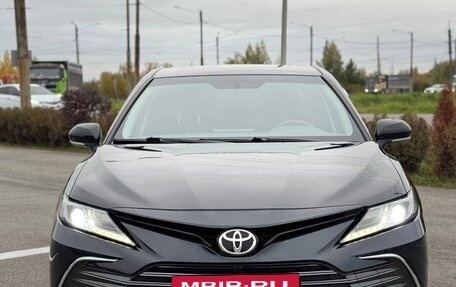 Toyota Camry, 2021 год, 1 950 000 рублей, 4 фотография