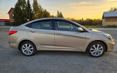 Hyundai Solaris II рестайлинг, 2011 год, 655 000 рублей, 3 фотография