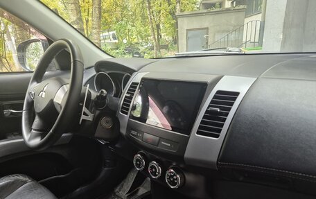 Mitsubishi Outlander III рестайлинг 3, 2011 год, 1 250 000 рублей, 10 фотография