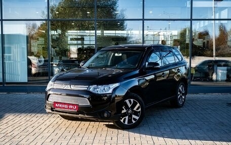 Mitsubishi Outlander III рестайлинг 3, 2013 год, 1 300 000 рублей, 1 фотография