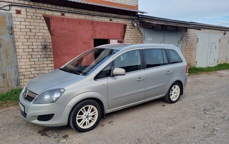 Opel Zafira B, 2011 год, 700 000 рублей, 2 фотография