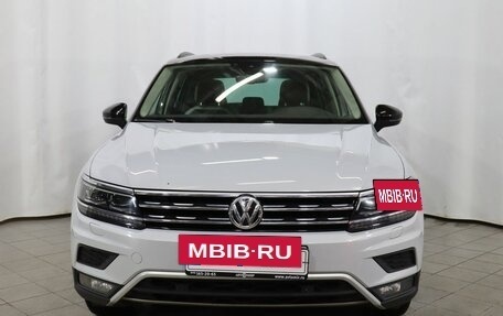 Volkswagen Tiguan II, 2019 год, 2 189 000 рублей, 2 фотография