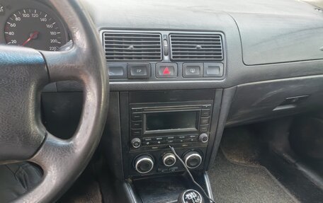 Volkswagen Golf IV, 2001 год, 250 000 рублей, 2 фотография