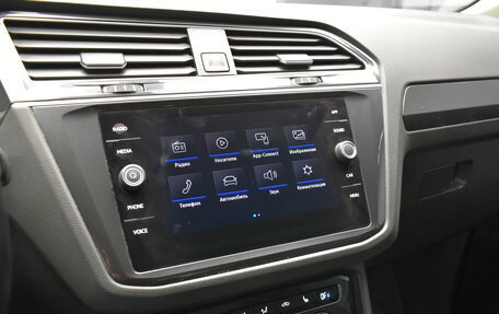 Volkswagen Tiguan II, 2018 год, 2 190 000 рублей, 17 фотография