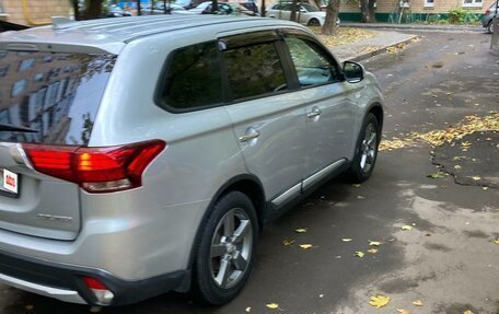 Mitsubishi Outlander III рестайлинг 3, 2018 год, 2 100 000 рублей, 3 фотография