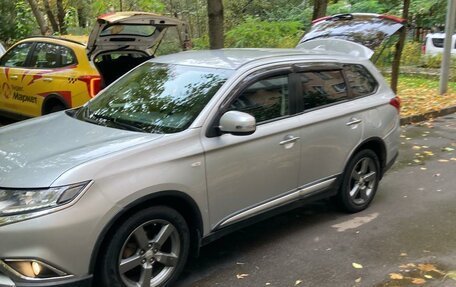 Mitsubishi Outlander III рестайлинг 3, 2018 год, 2 100 000 рублей, 2 фотография