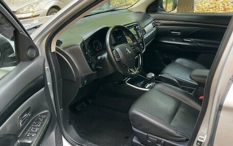 Mitsubishi Outlander III рестайлинг 3, 2018 год, 2 100 000 рублей, 7 фотография