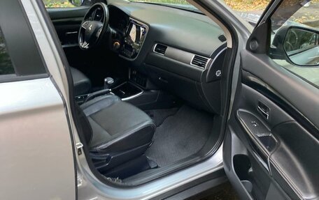 Mitsubishi Outlander III рестайлинг 3, 2018 год, 2 100 000 рублей, 13 фотография